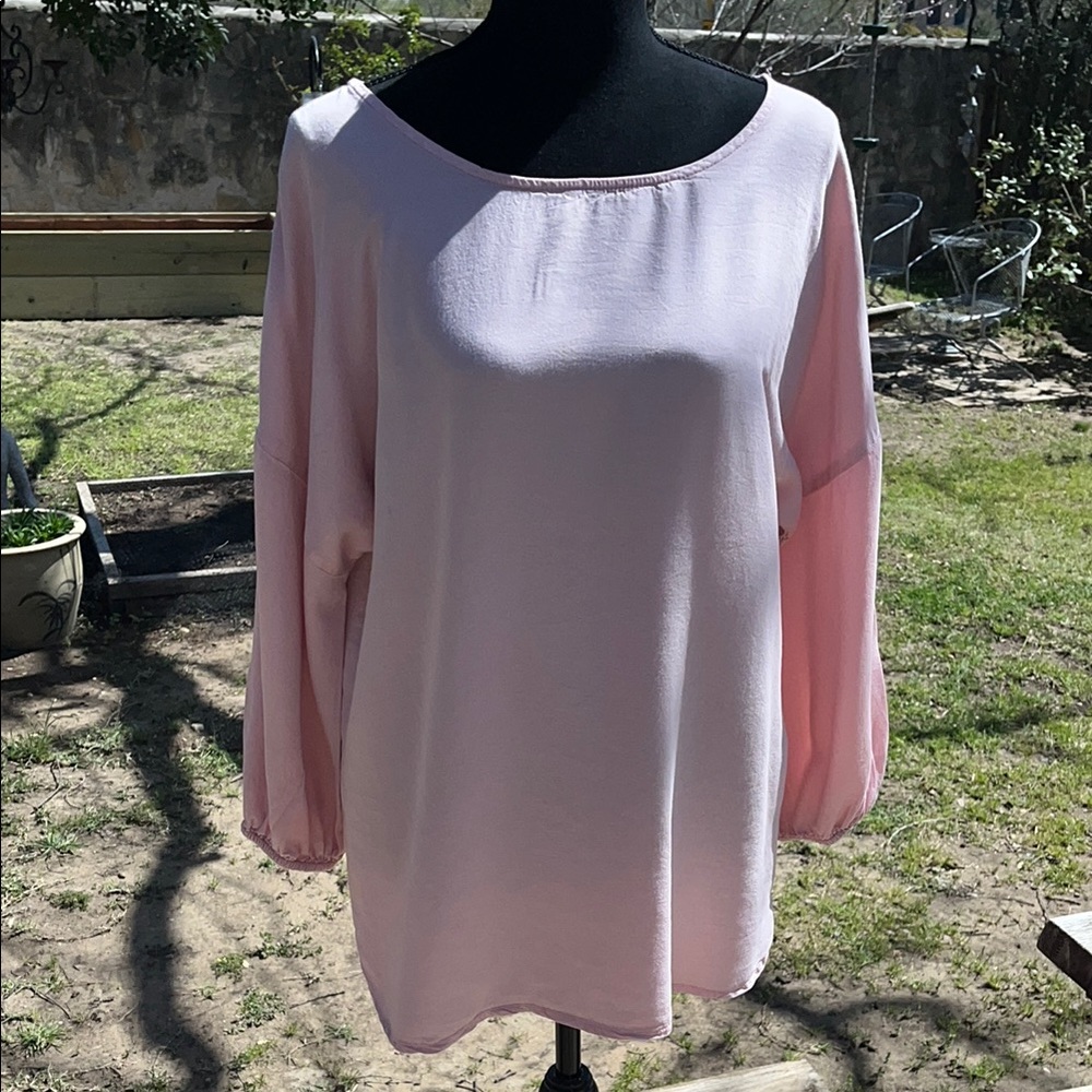 Jmi  Ami Light Pink Long Sleeve Blouse cute back buttons. Light weight. M.